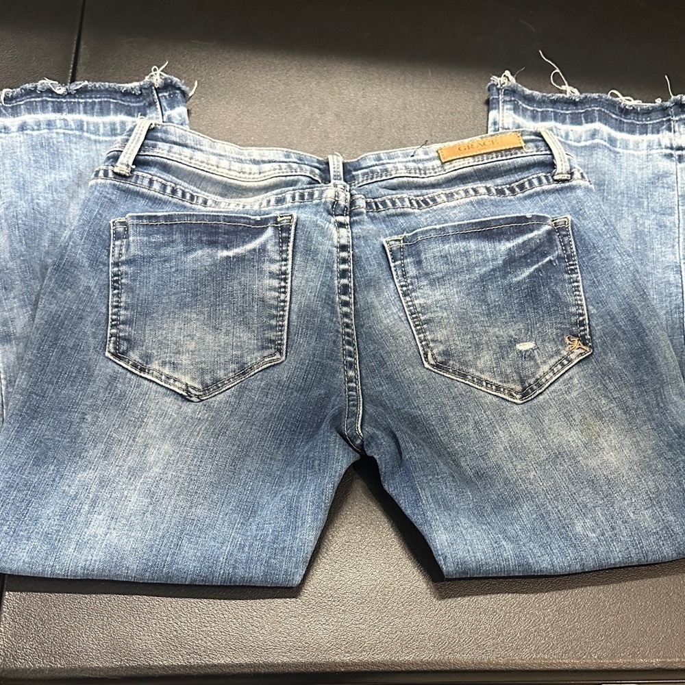 A110.  Grace Blue Distressed Ankle Jeans with frayed modern hem size 25